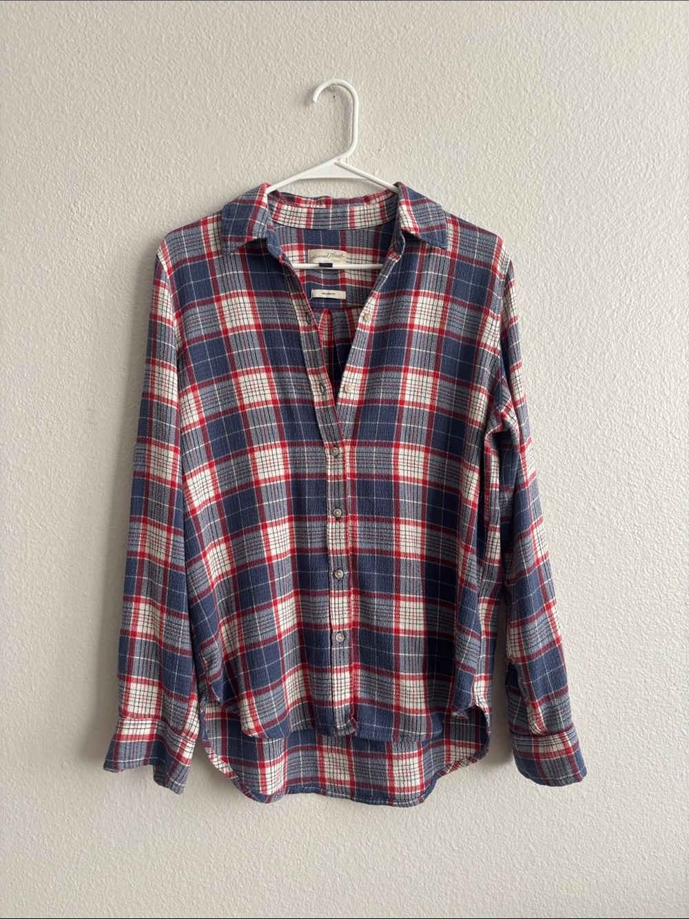 Universal Thread Women’s Red, Blue & White Plaid Button-Up Shirt
